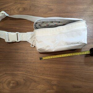 LESPORTSAC 1974 double zip fanny pack crossbody belt bag WHITE